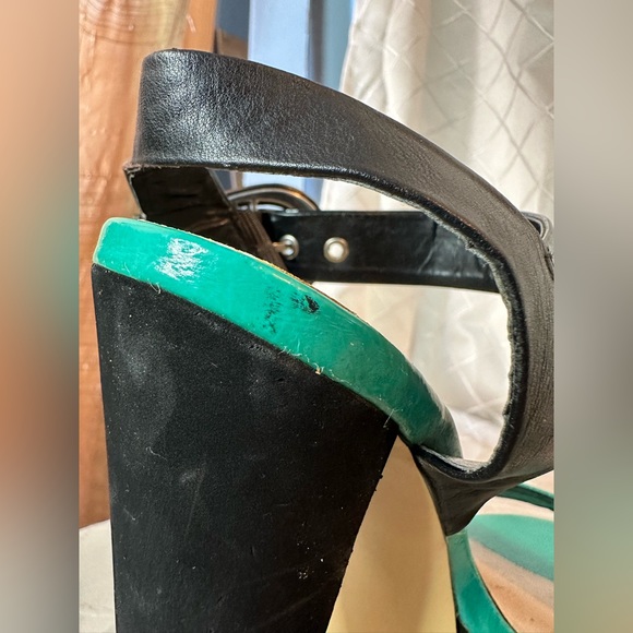 Le Chateau Black/Teal Platform Strappy Sandals, size 8.5 - Picture 13 of 14